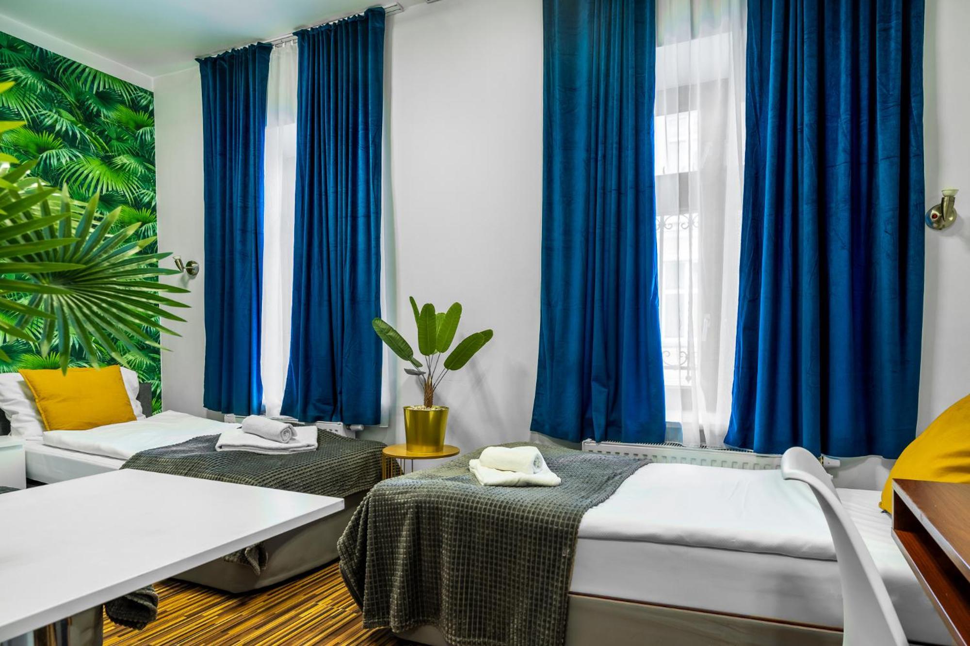 Great Polonia Dwarf Wroclaw Bed & Breakfast ภายนอก รูปภาพ