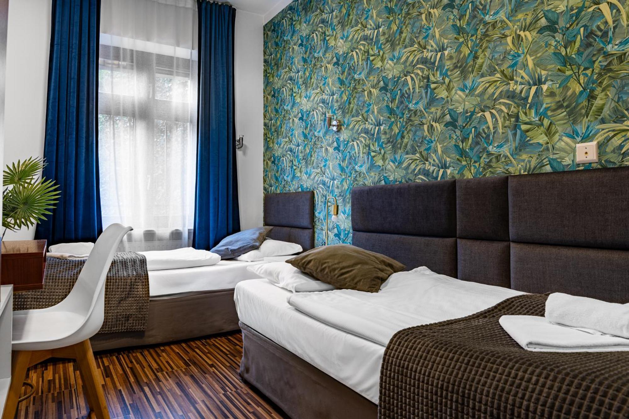 Great Polonia Dwarf Wroclaw Bed & Breakfast ภายนอก รูปภาพ