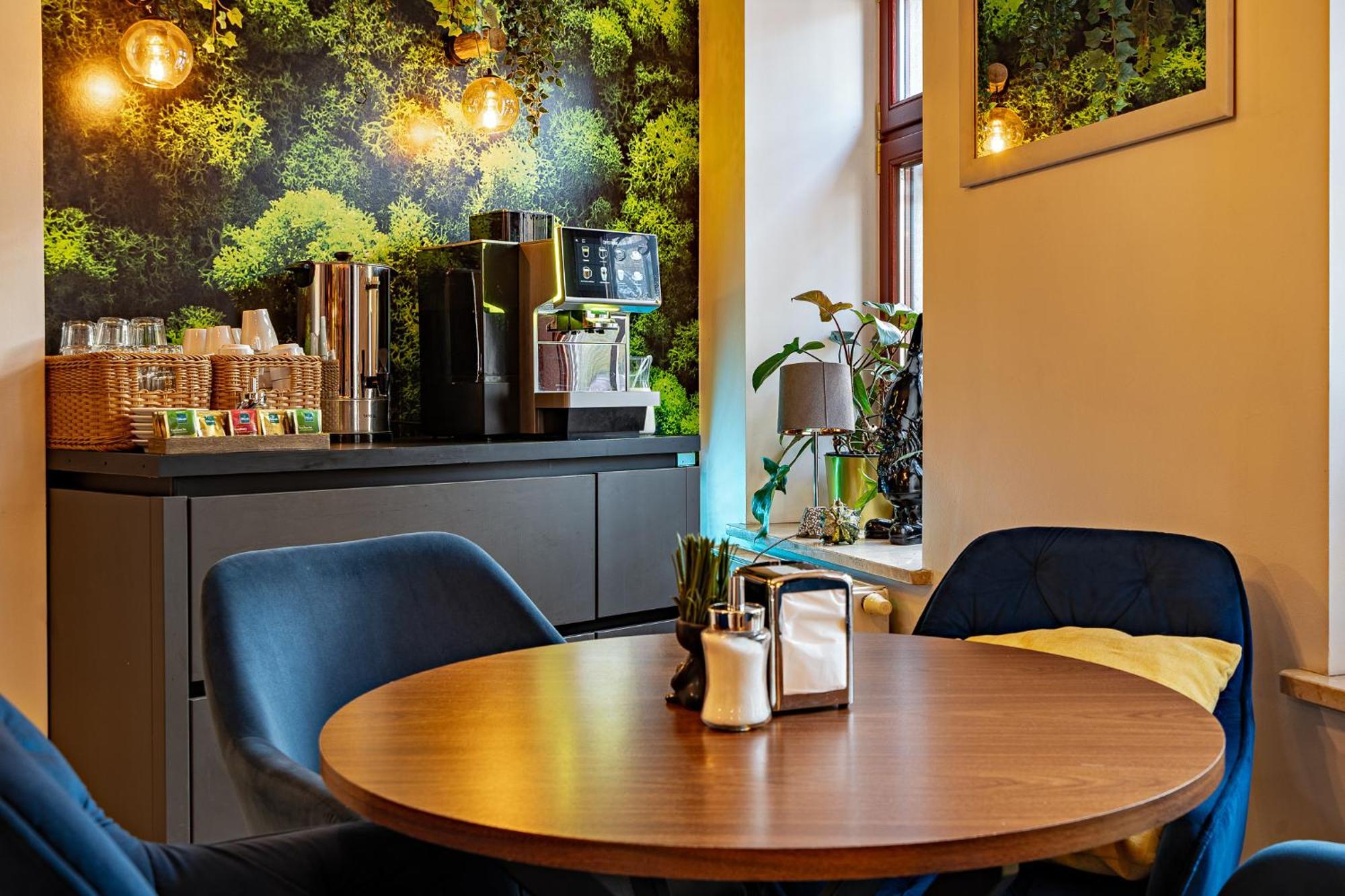 Great Polonia Dwarf Wroclaw Bed & Breakfast ภายนอก รูปภาพ