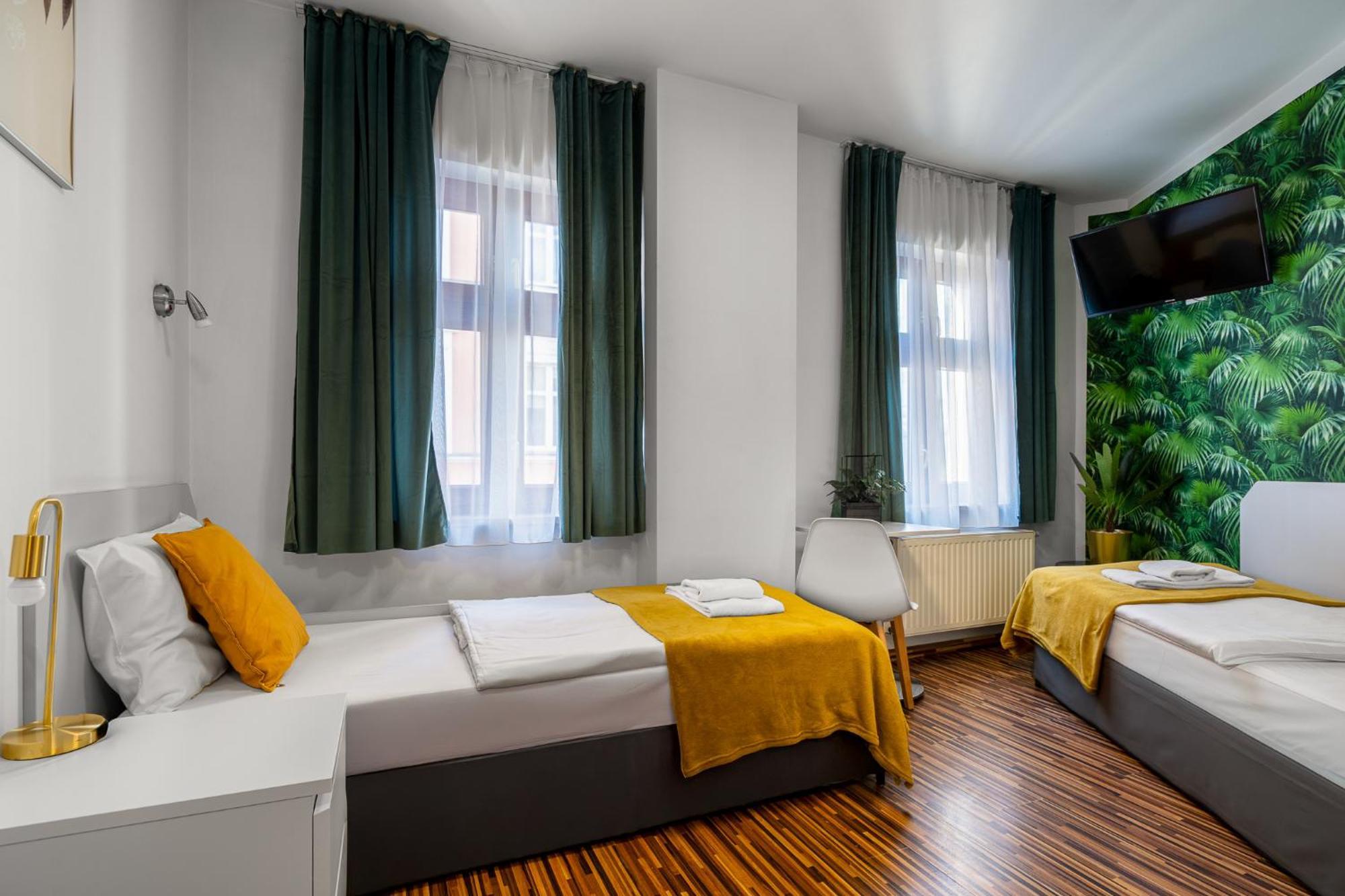 Great Polonia Dwarf Wroclaw Bed & Breakfast ภายนอก รูปภาพ