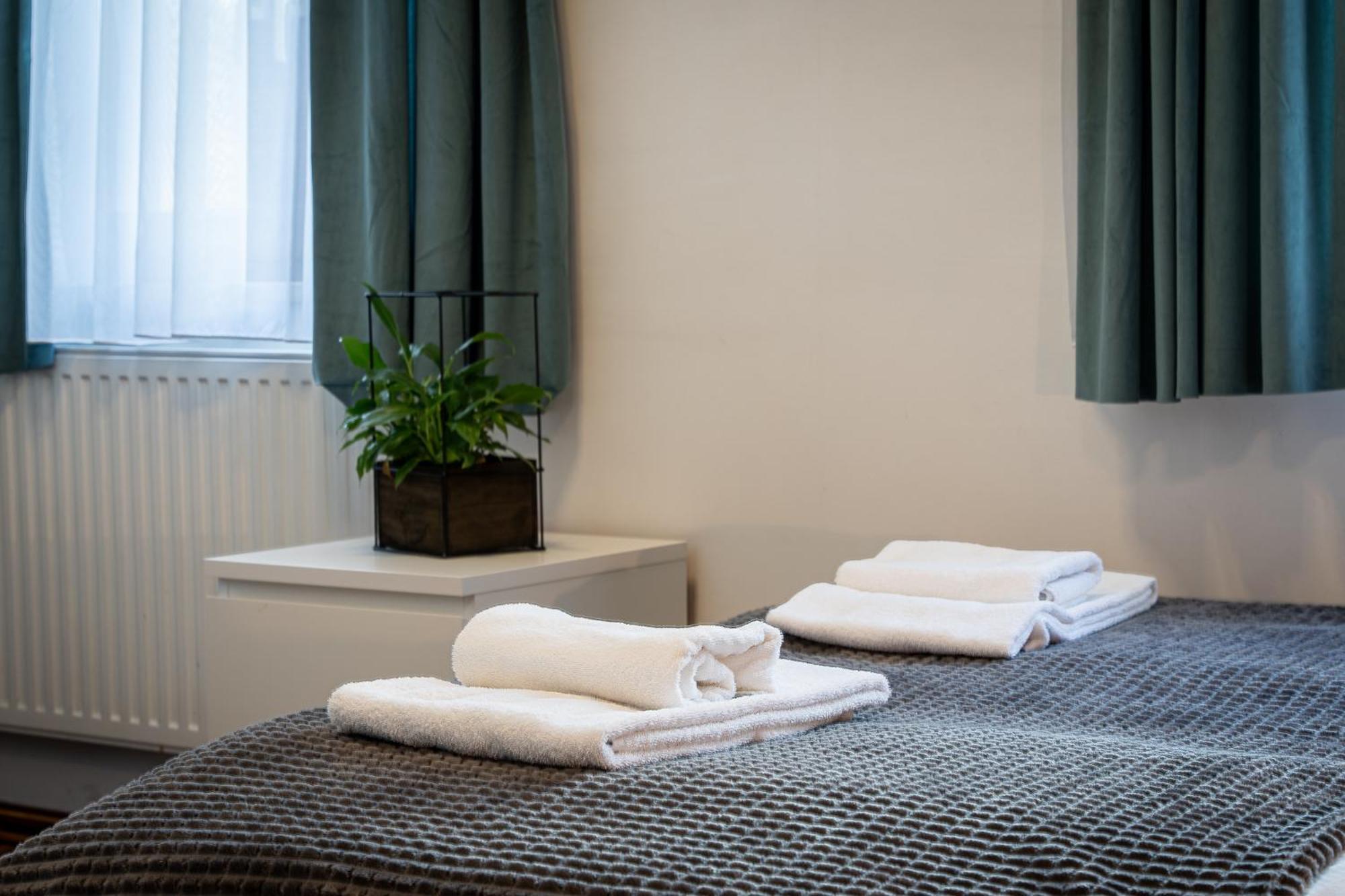 Great Polonia Dwarf Wroclaw Bed & Breakfast ภายนอก รูปภาพ