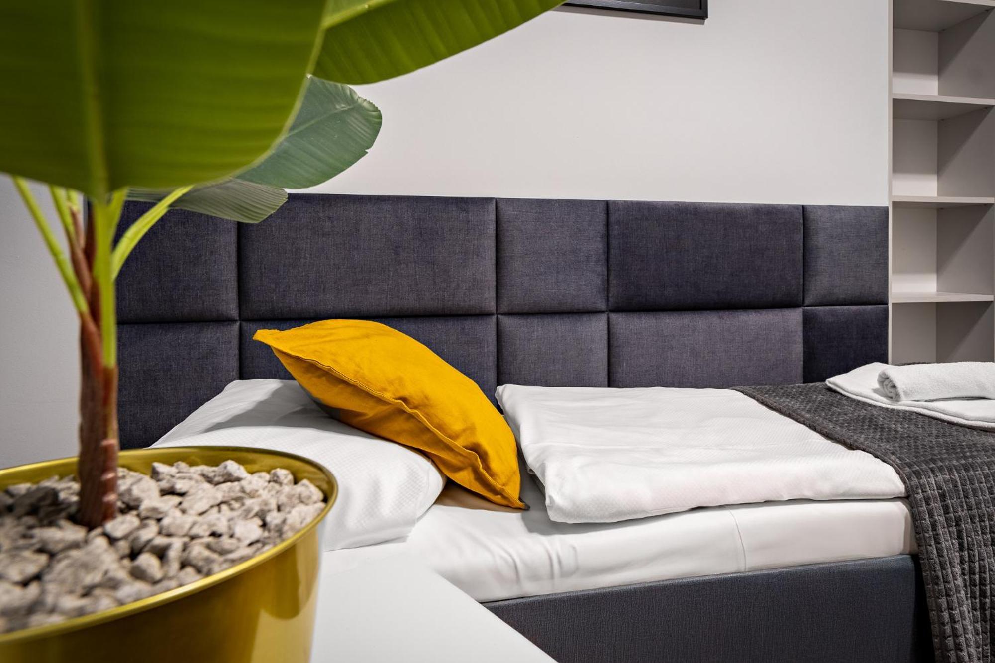 Great Polonia Dwarf Wroclaw Bed & Breakfast ภายนอก รูปภาพ