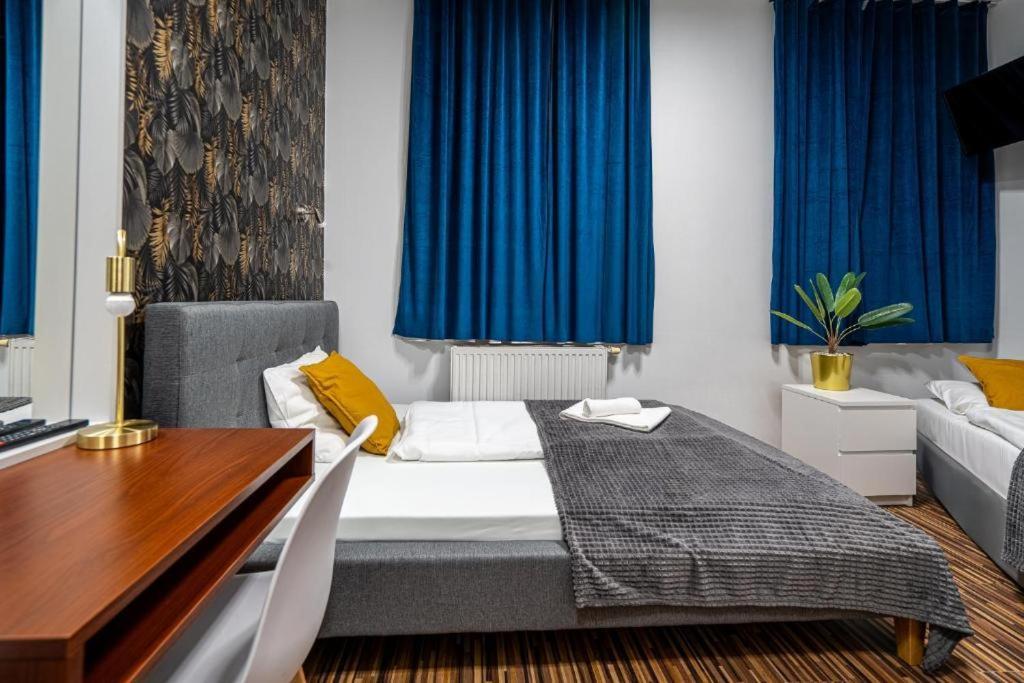 Great Polonia Dwarf Wroclaw Bed & Breakfast ภายนอก รูปภาพ