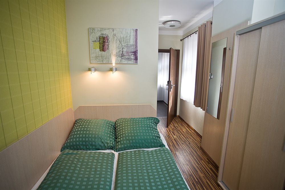 Great Polonia Dwarf Wroclaw Bed & Breakfast ภายนอก รูปภาพ