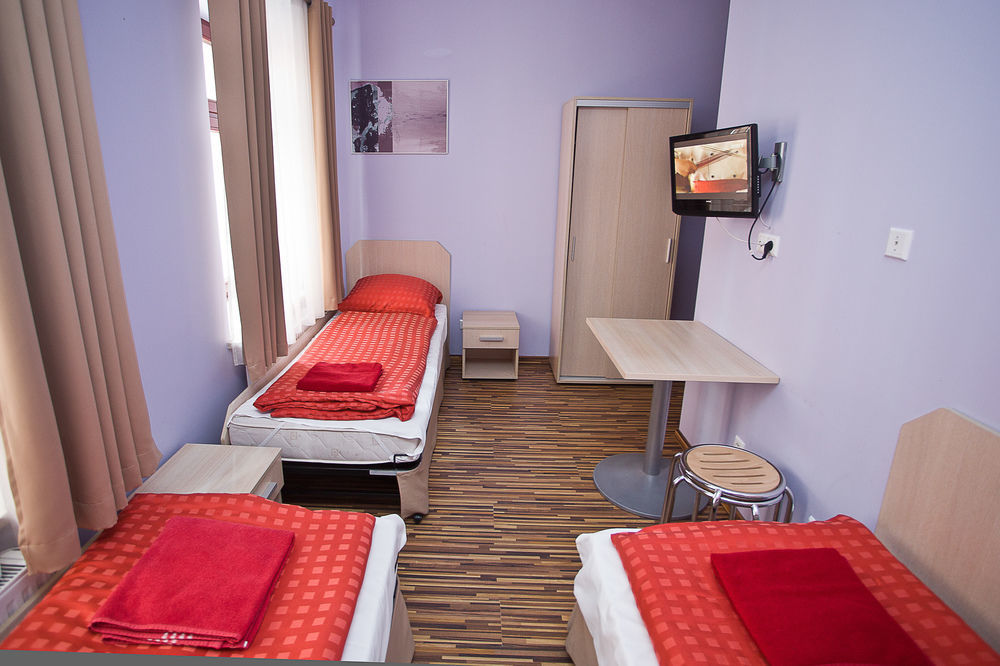 Great Polonia Dwarf Wroclaw Bed & Breakfast ภายนอก รูปภาพ