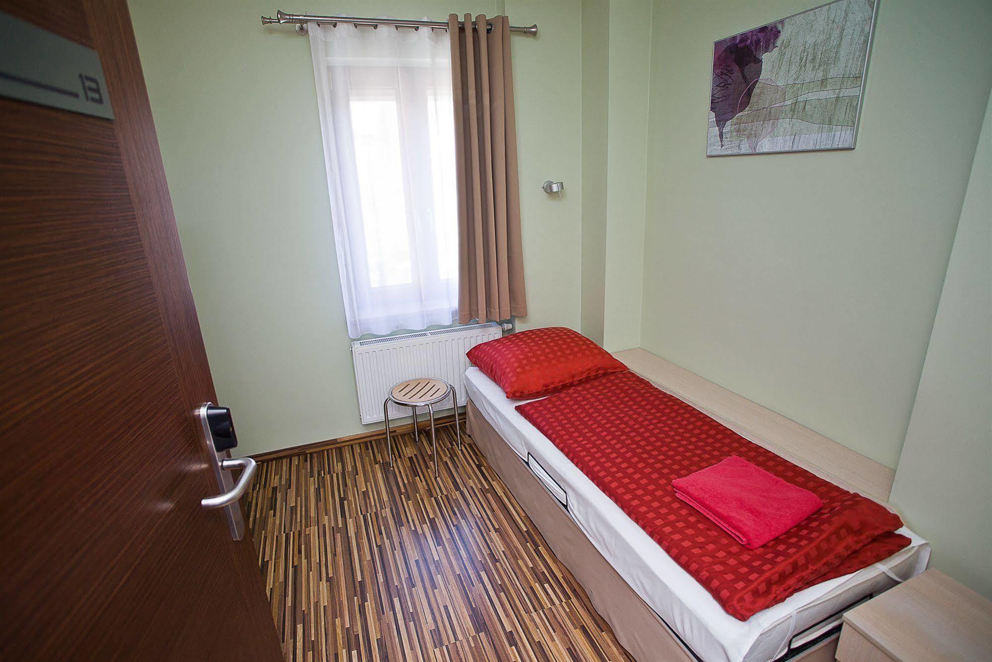 Great Polonia Dwarf Wroclaw Bed & Breakfast ภายนอก รูปภาพ