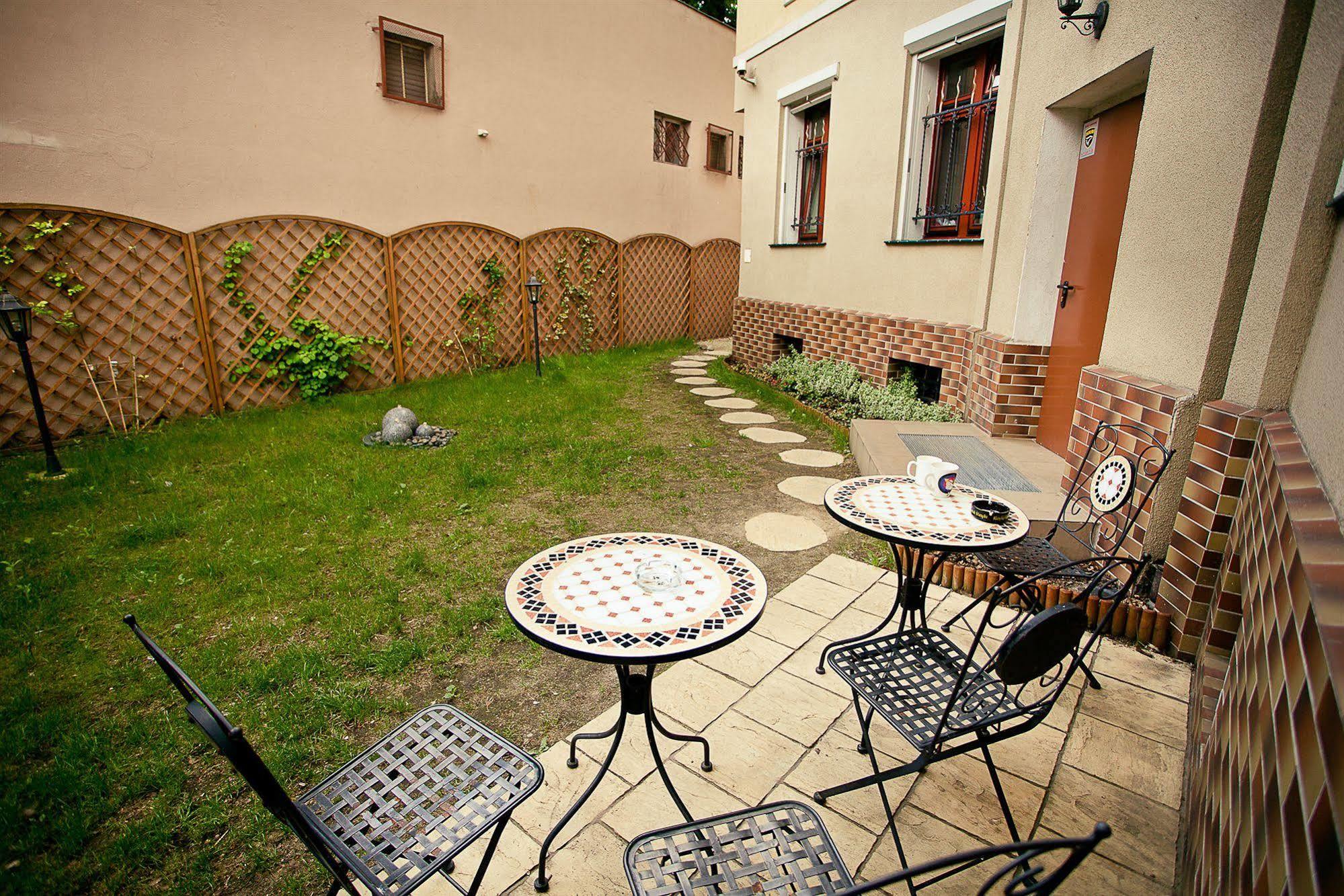 Great Polonia Dwarf Wroclaw Bed & Breakfast ภายนอก รูปภาพ